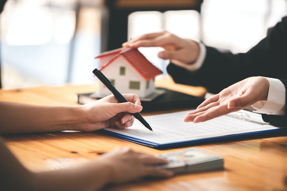 Agence immobilière à frais fixe ou agence classique : quelle est la meilleure option?